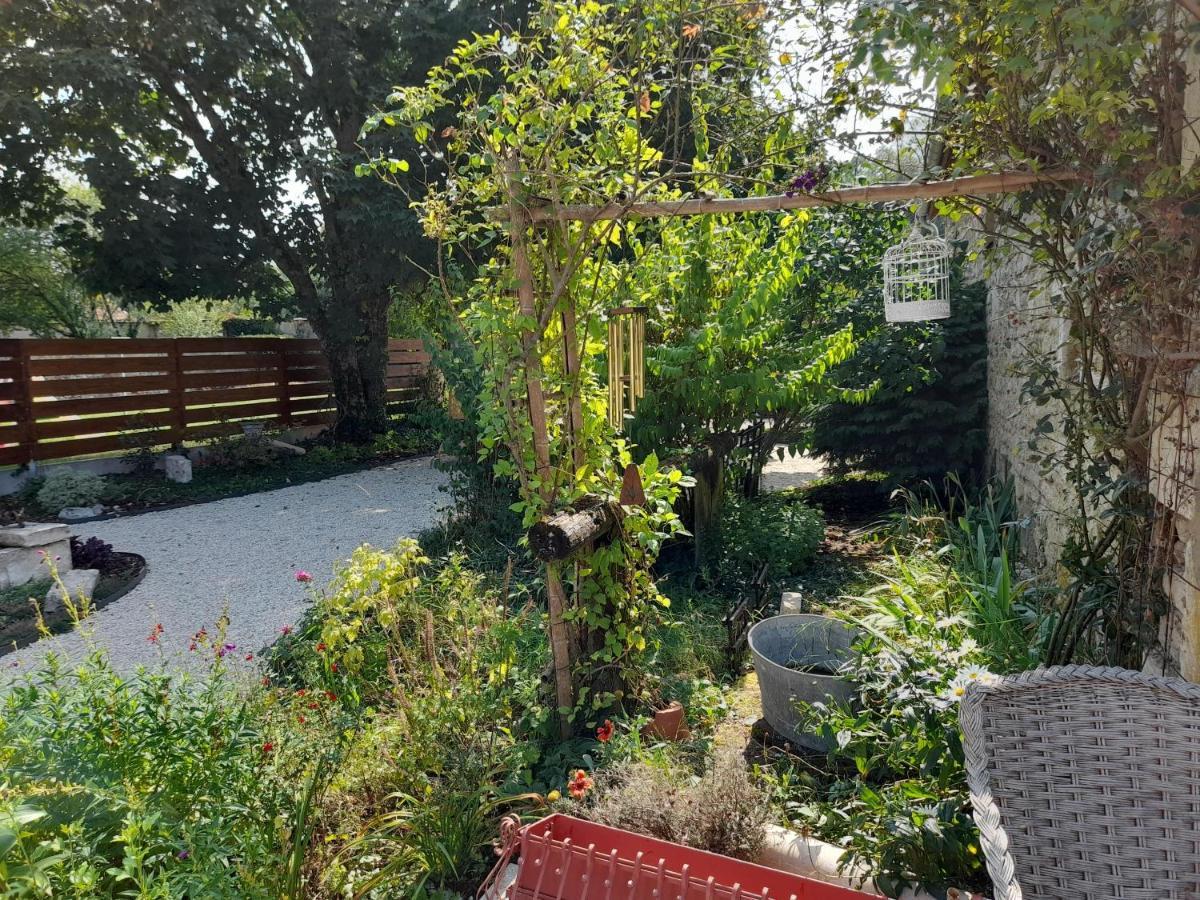 Aux Sources De Ouanne Bed & Breakfast ภายนอก รูปภาพ