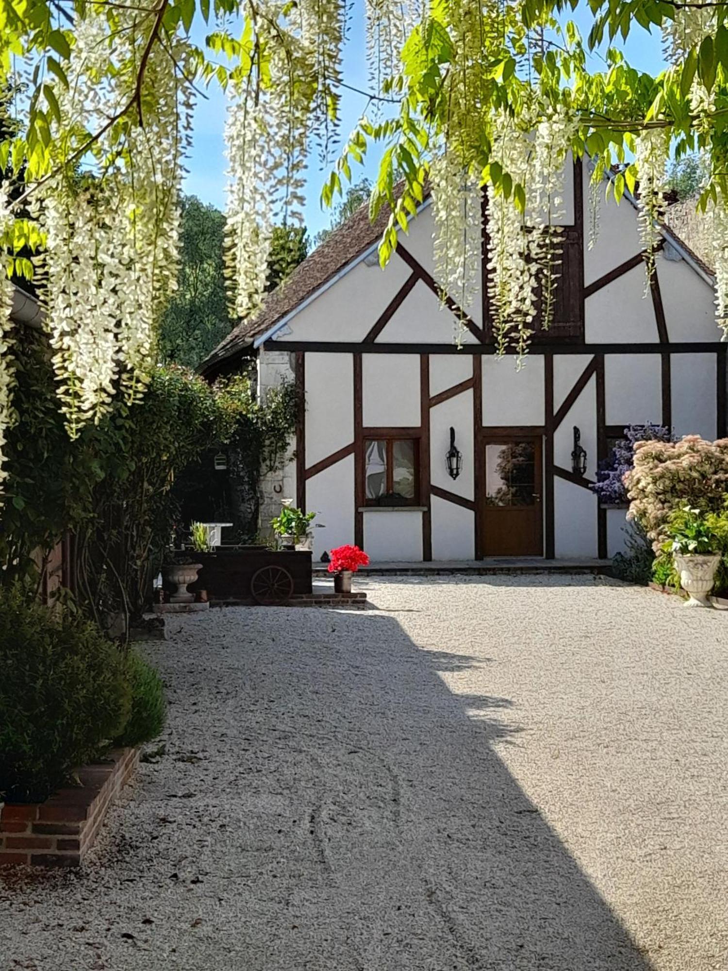 Aux Sources De Ouanne Bed & Breakfast ภายนอก รูปภาพ