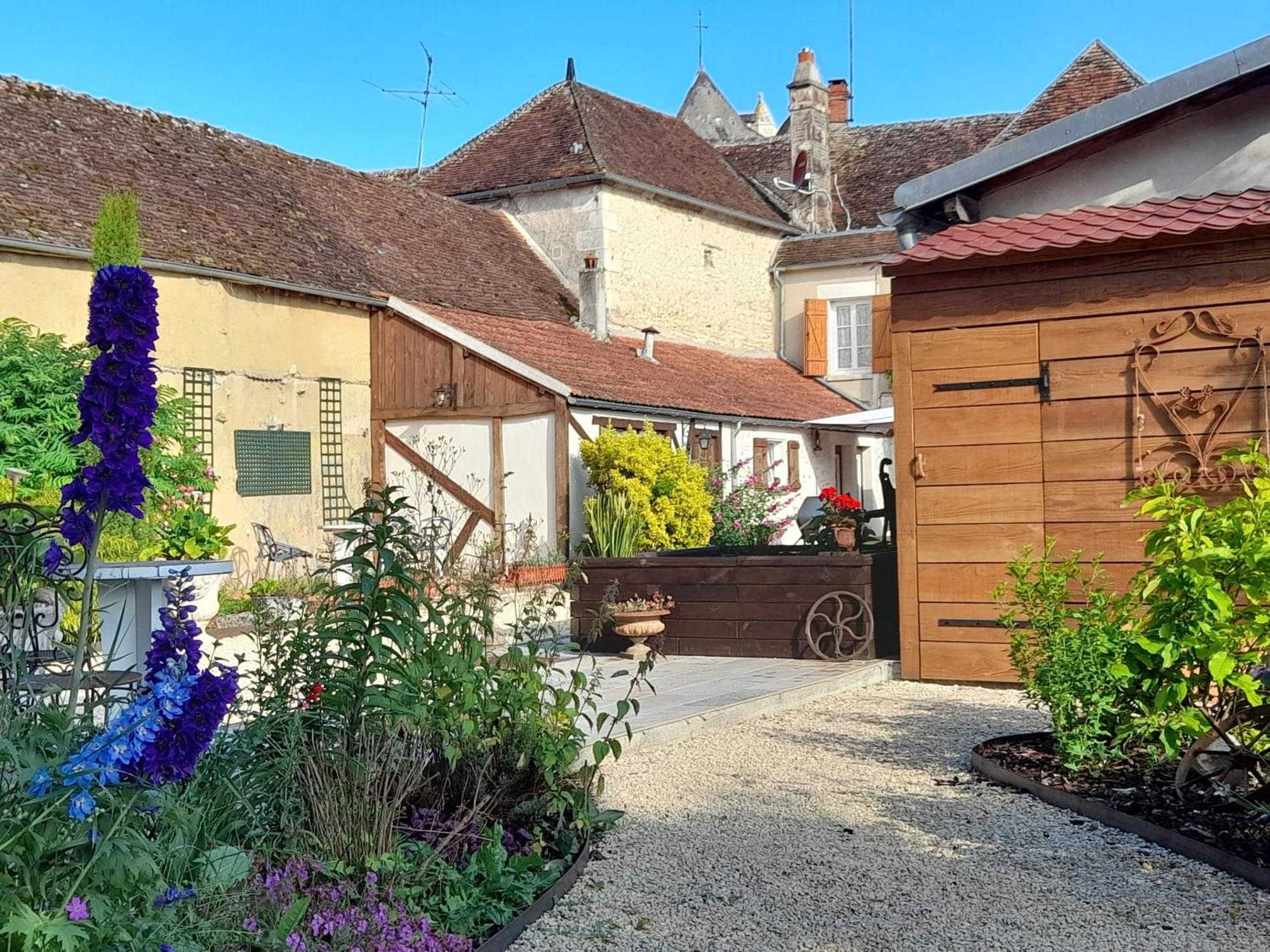Aux Sources De Ouanne Bed & Breakfast ภายนอก รูปภาพ