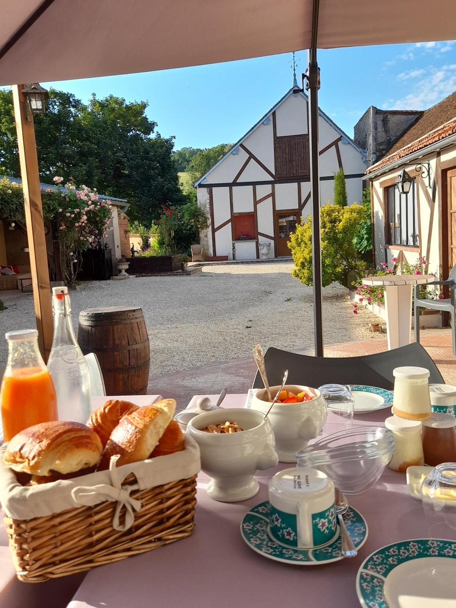 Aux Sources De Ouanne Bed & Breakfast ภายนอก รูปภาพ