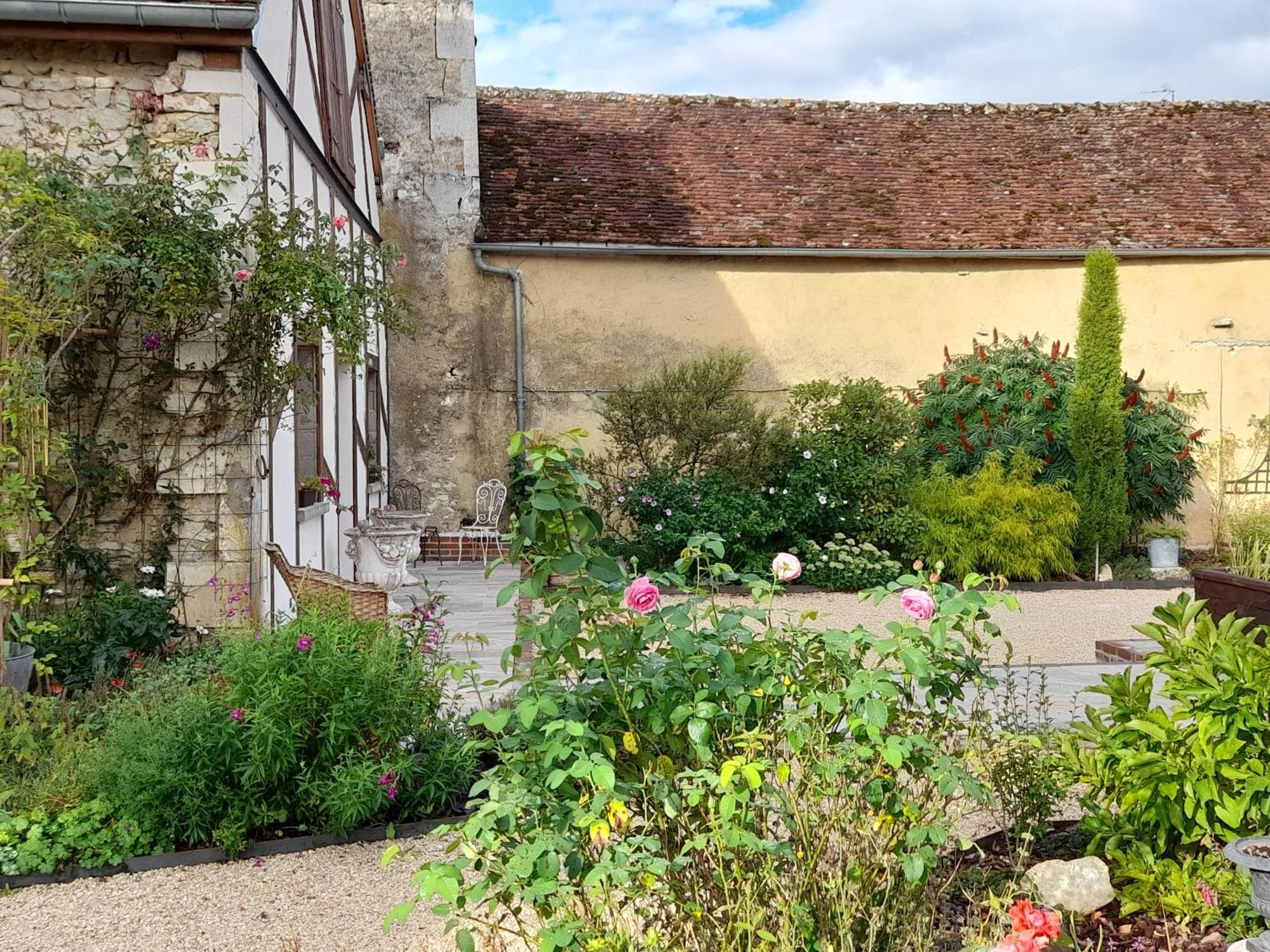 Aux Sources De Ouanne Bed & Breakfast ภายนอก รูปภาพ
